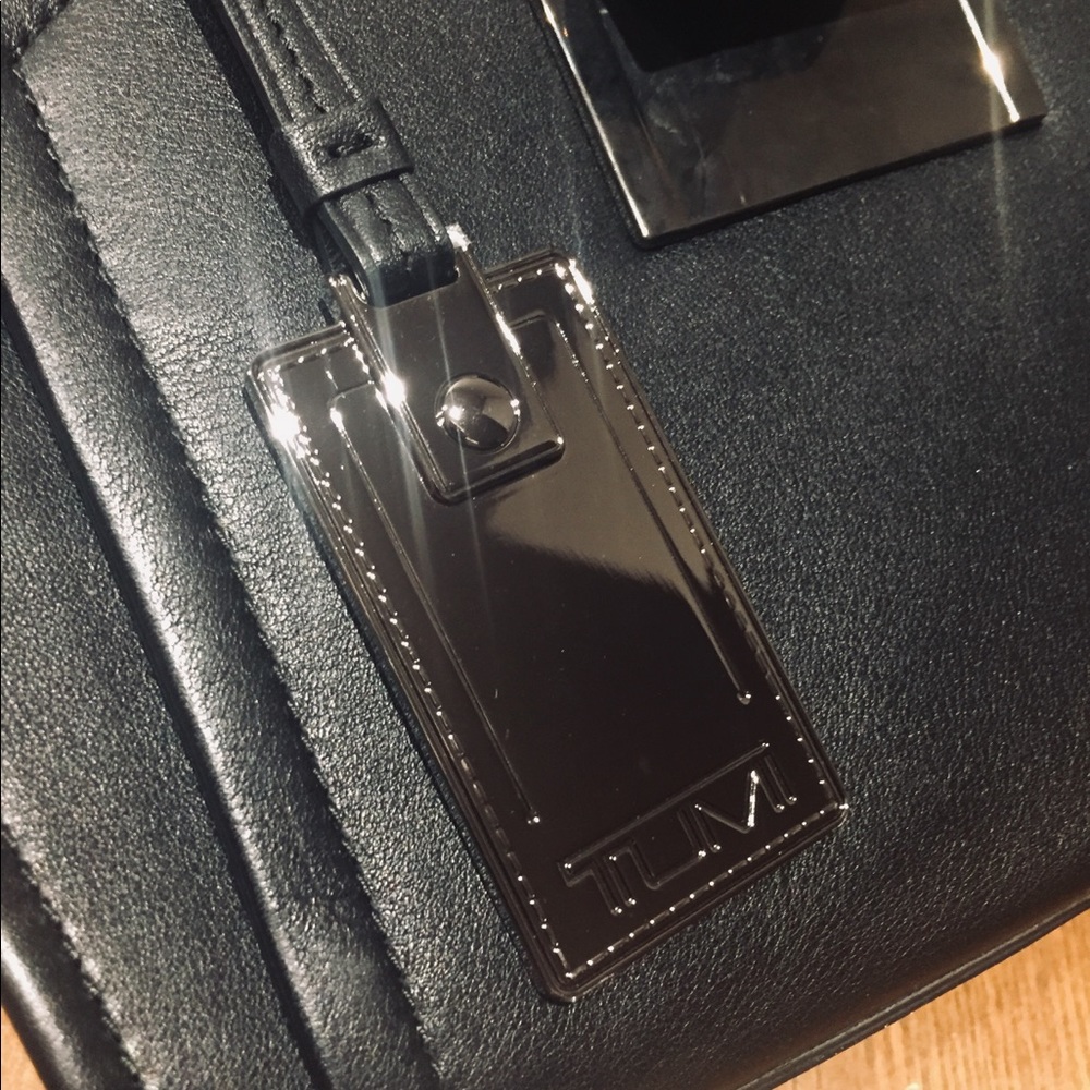 Tumi purse